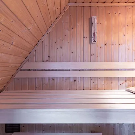 Haus Traumstrasse Holiday home Hedehusum